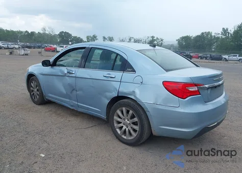 2013 Chrysler 200 Touring z USA, uszkodzony, nr VIN 1C3CCBBB5DN651510